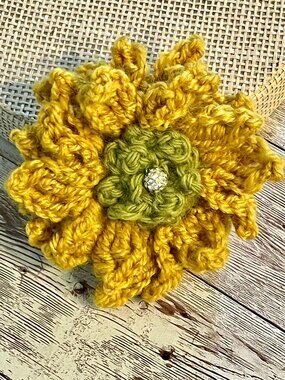 Beautiful Hand Crocheted SUNFLOWER BROOCH/KEYCHAIN/BAG CHARM w/Rhinestone Charm